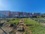 Pronájem zahrady se zázemím v suterénu Zlín Nivy - žádaná a klidná lokalita, cena 5000 CZK / objekt / měsíc, nabízí BEN realitní kancelář s.r.o.