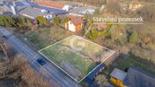 Prostorný stavební pozemek 955 m2 v klidné části Ludkovic - inženýrské sítě na dosah, cena 1590000 CZK / objekt, nabízí 